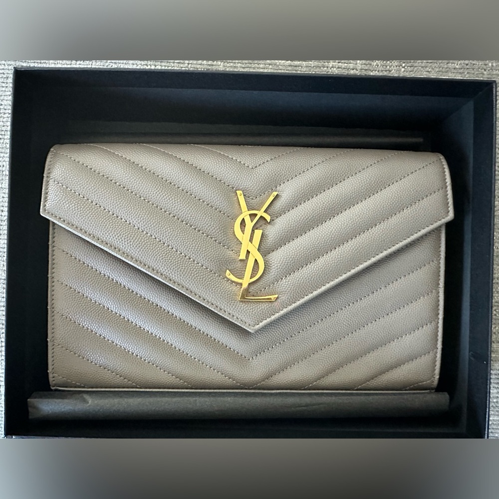 NEW AUTHENTIC-CLASSIC CASSANDRE CHAIN WALLET IN GRAIN DE POUDRE LEATHER 👛